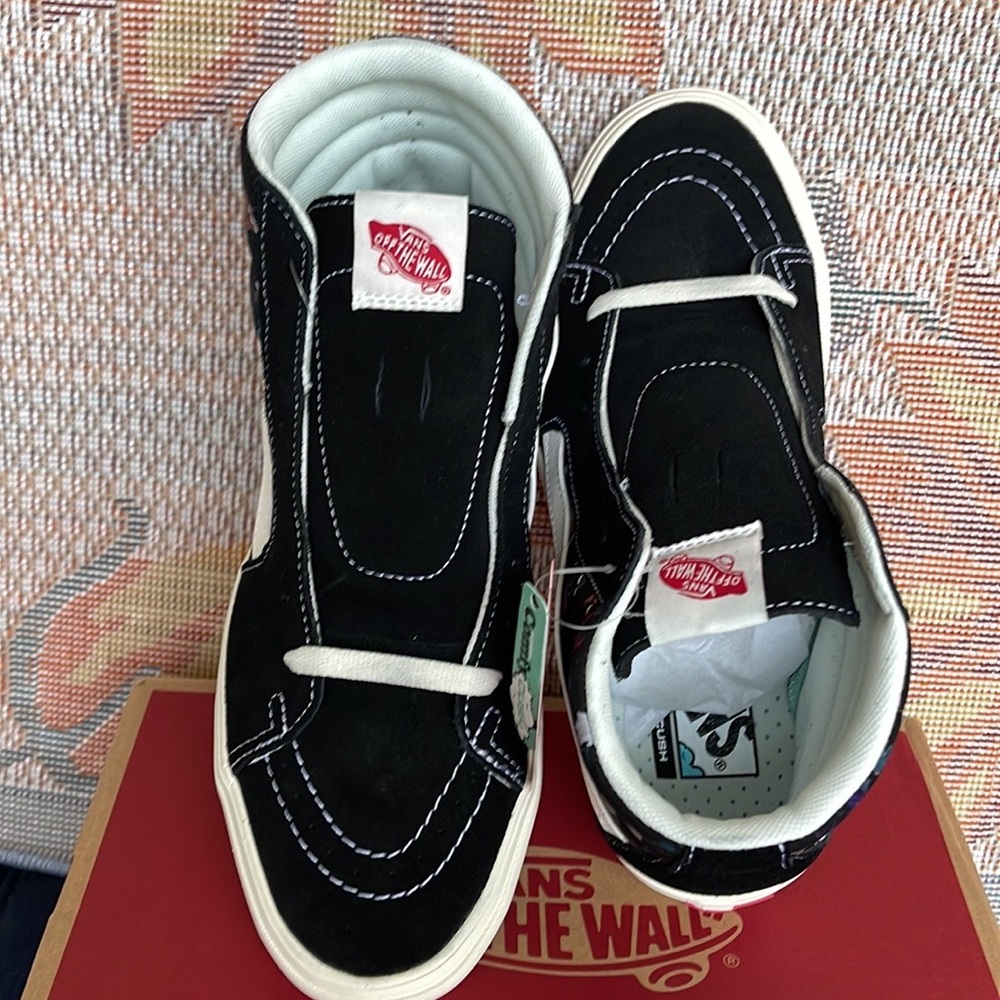 Vans Comfycush Sk8-Hi
Fatal Floral Black
VNOA7TNOBLK
WMNS sneakers - - Picture 12 of 16